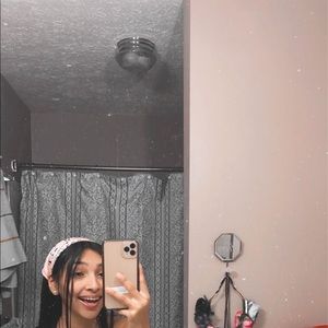 Meet your Posher, Alanis